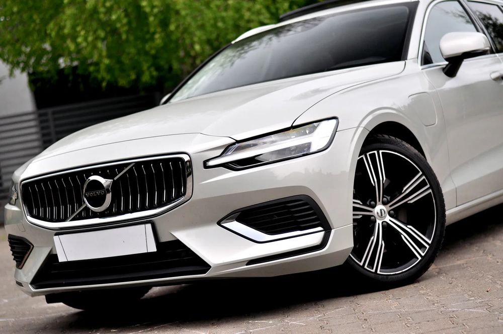 Volvo V60 II T6 AWD Recharge Geartronic Inscription 2021