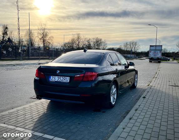 BMW Seria 5 525d xDrive - 5