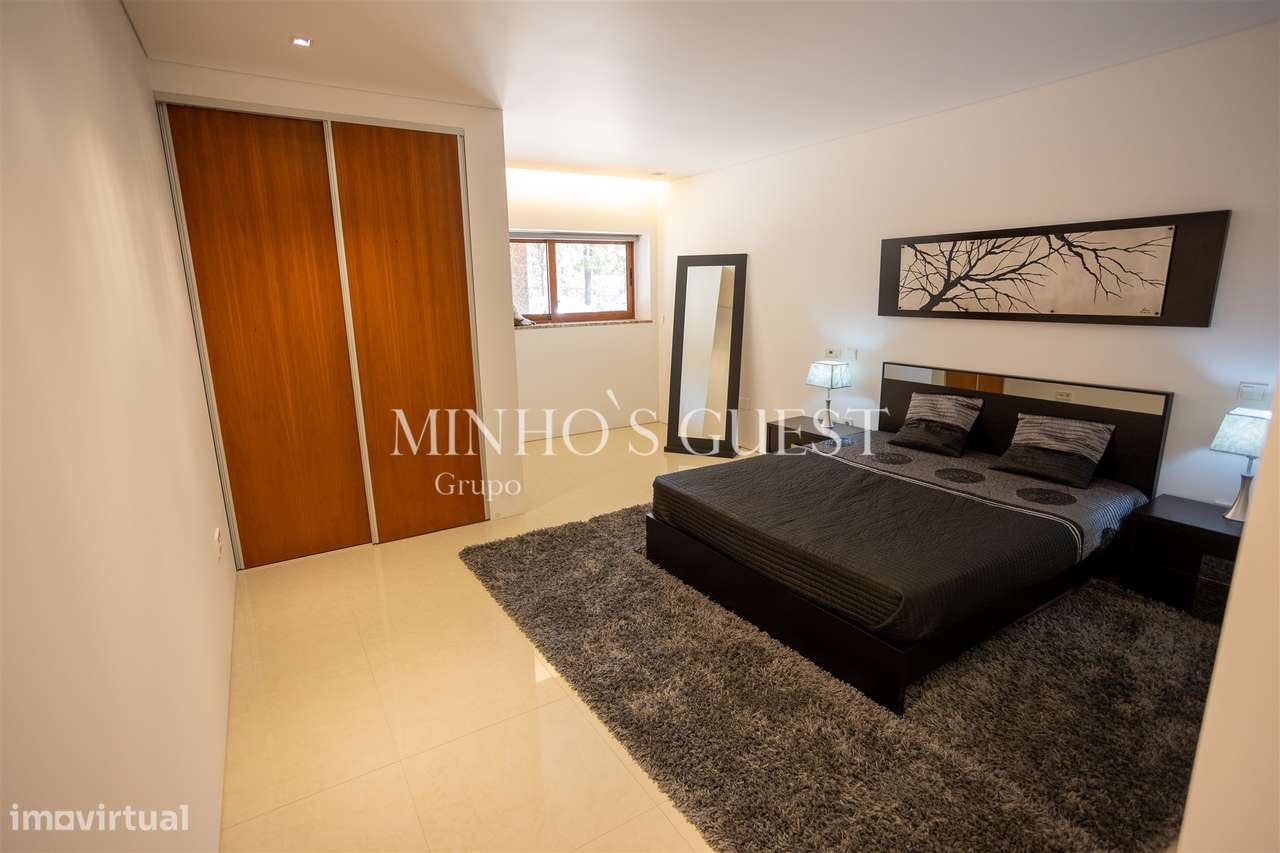 Moradia V4 de Luxo (650m2) Implantada em Terreno de 12500m2 - Souto, G-21