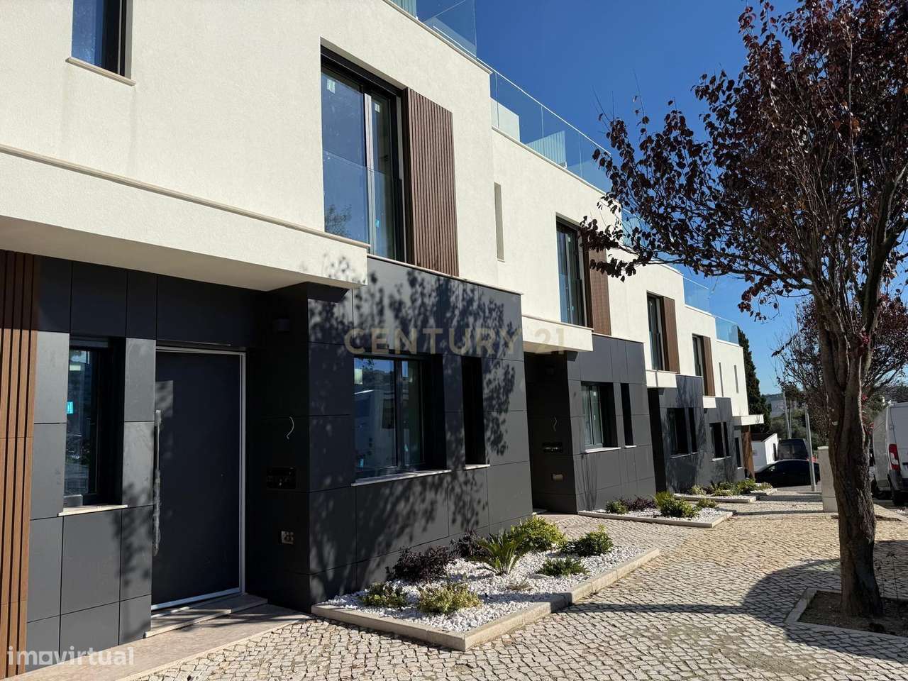 Moradia em Banda T3+1|Garagem|Terraço|Loures - Grande imagem: 2/10