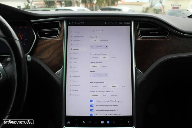 Tesla Model X 100D - 32