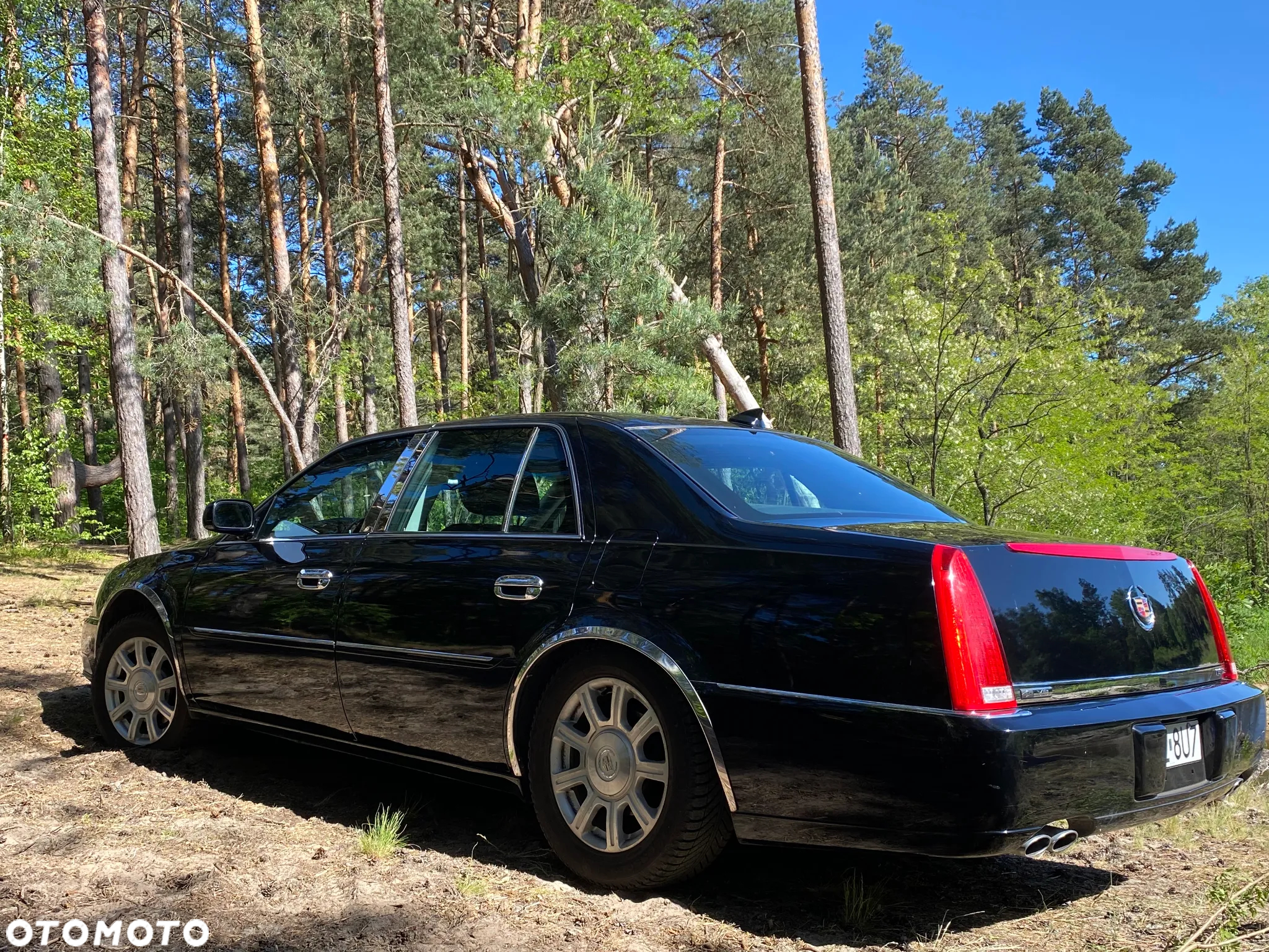 Cadillac DTS - 12