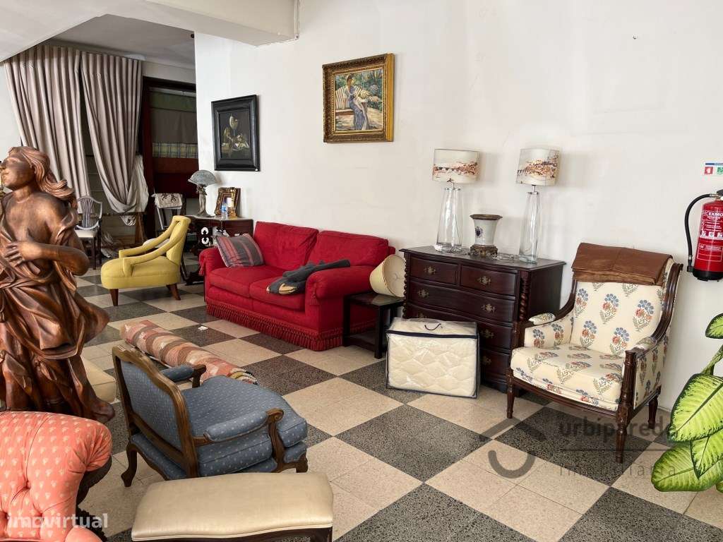 Loja em Oeiras com 400m2, com dois pisos, disponível.-10