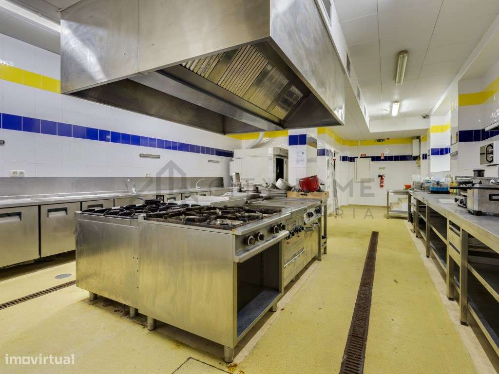 Espaço Comercial de 425m² no Coração de Faro-27