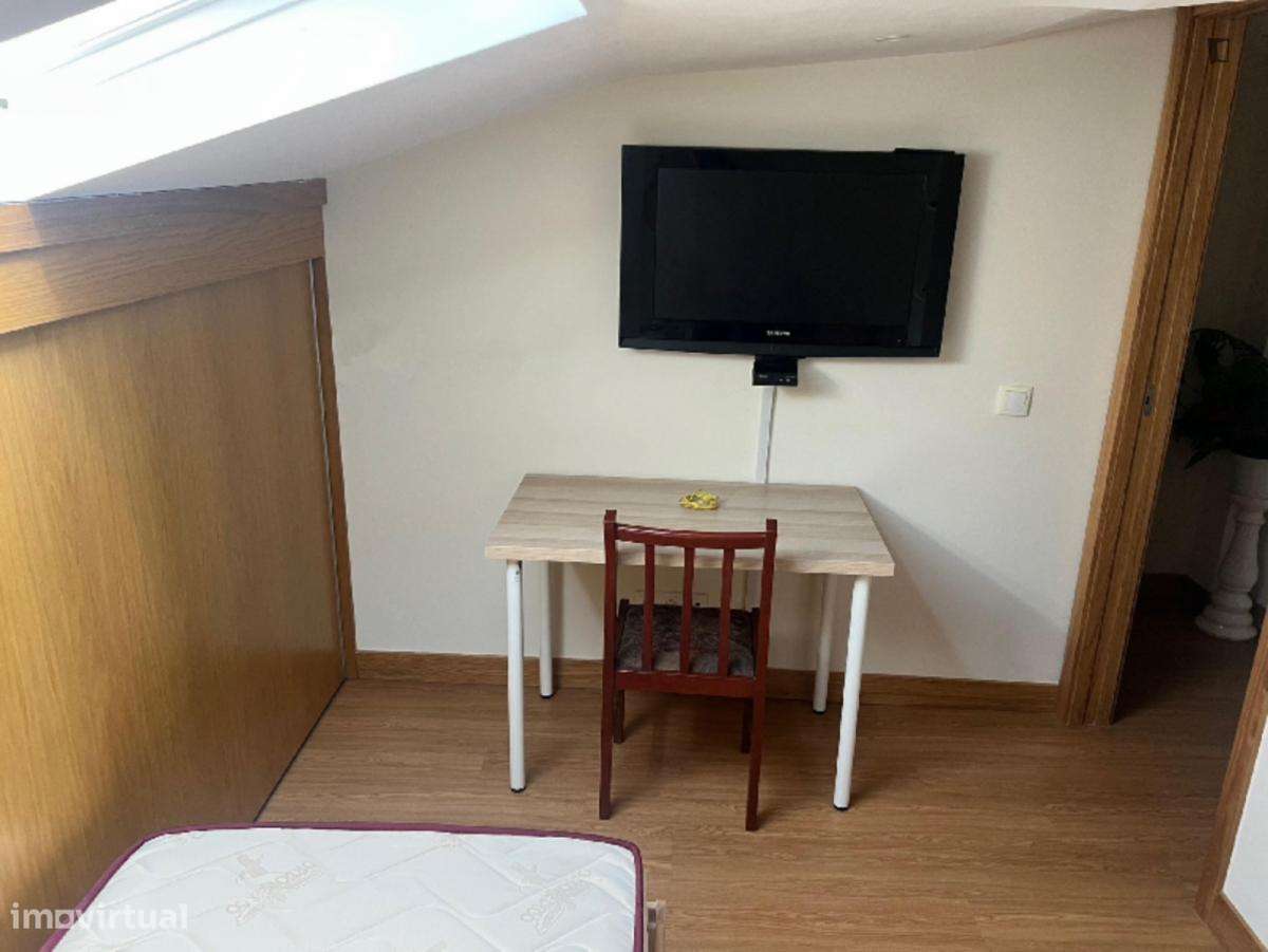 Quarto - localizado em Pedrouços Porto - Grande imagem: 4/10