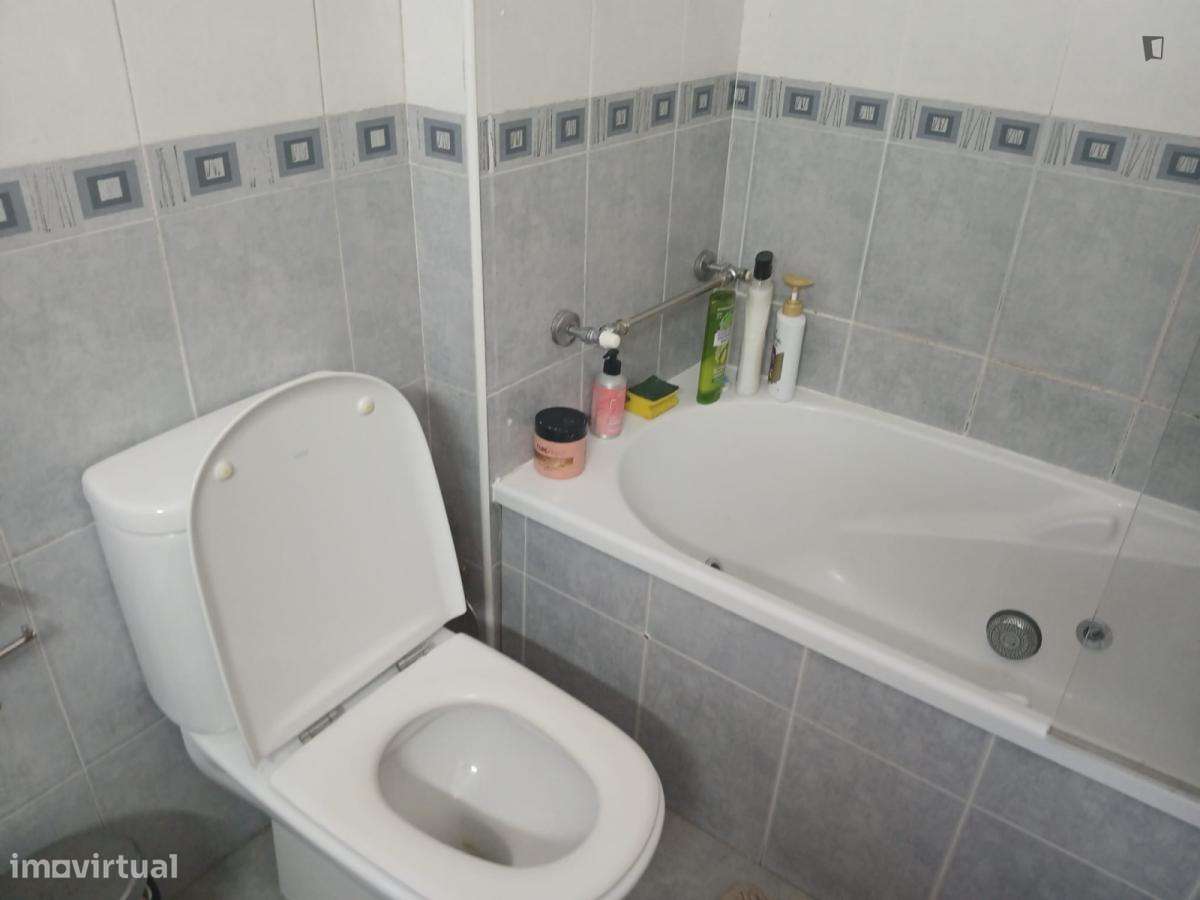 Quarto - localizado em Alta Universitária Coimbra - Grande imagem: 4/10