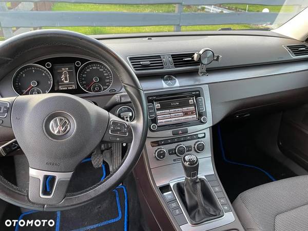 Volkswagen Passat 2.0 TDI Comfortline - 13
