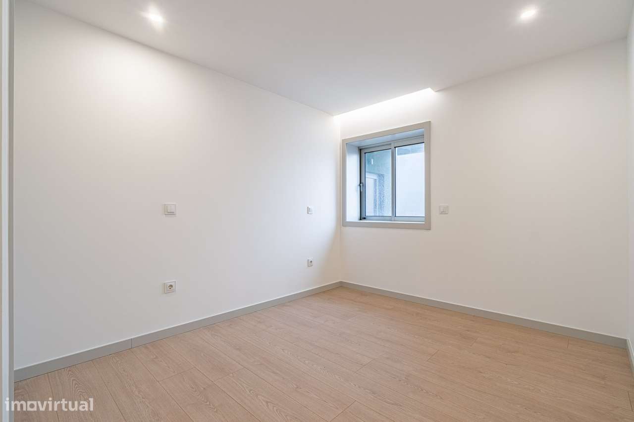 T4 amplo, 4 suites e estacionamento 4 carros – Marquês, Porto-41