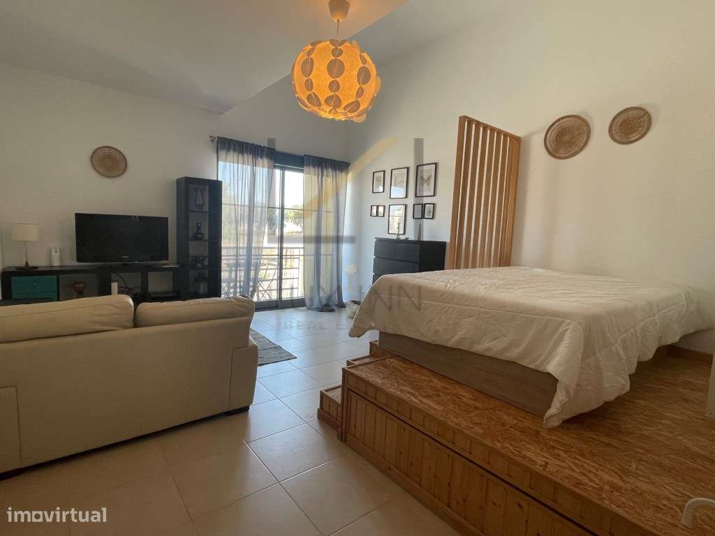 Apartamento T0, Mobilado e Equipado, Urb. Palmela VIllage situado n...-2