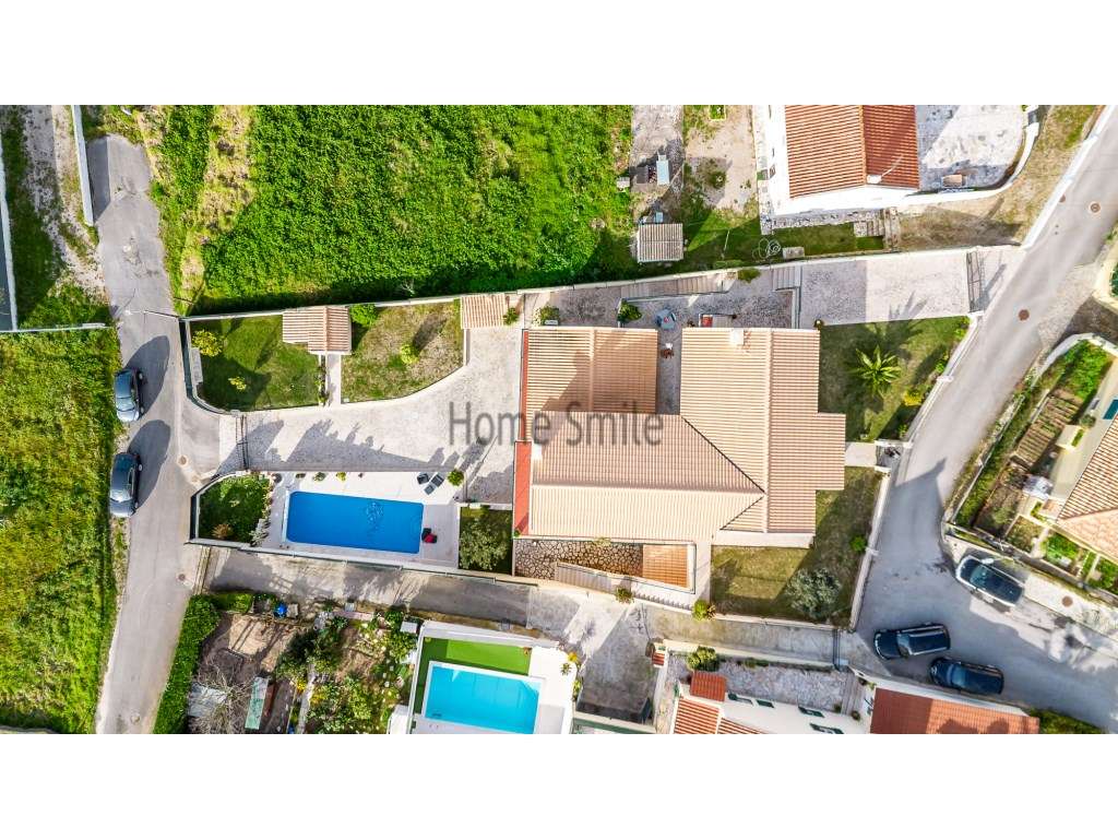 MORADIA COM PISCINA. EXCELENTE QUALIDADE-41