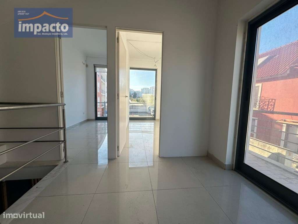 LOJA PÓVOA DE SANTA IRIA, RC e 1 Piso e garagem, possibilidade de t...-10