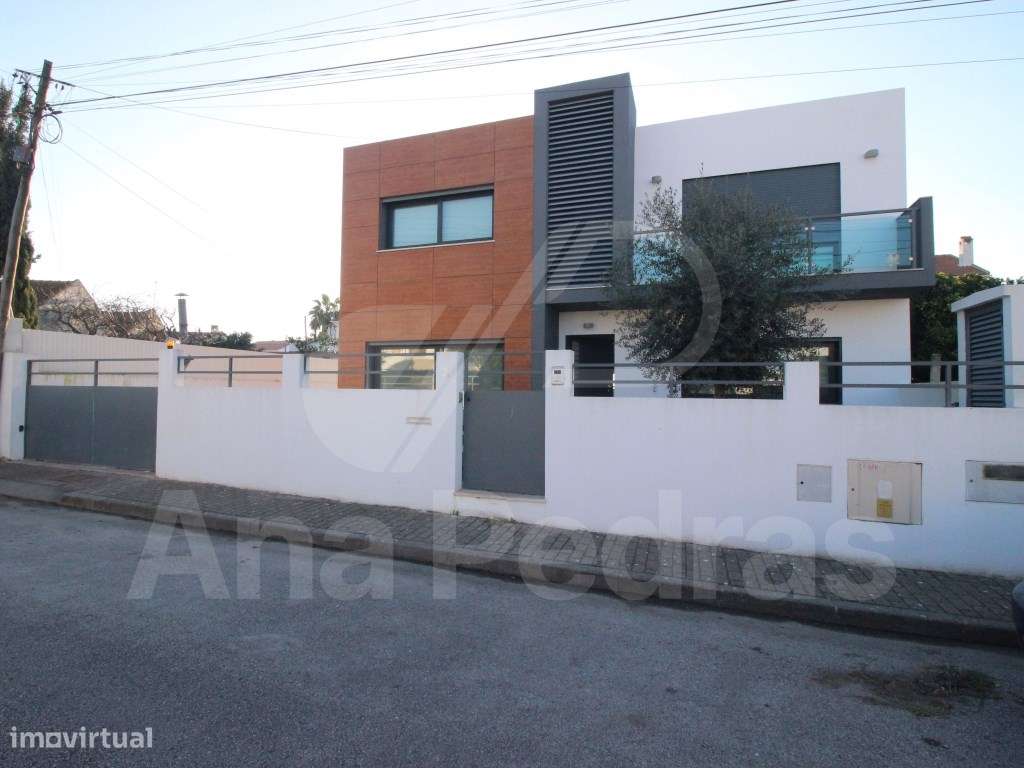 Contemporânea Moradia T4-29