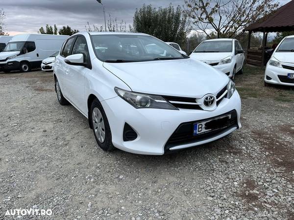 Toyota Auris 1.4 D-4D Terra - 3