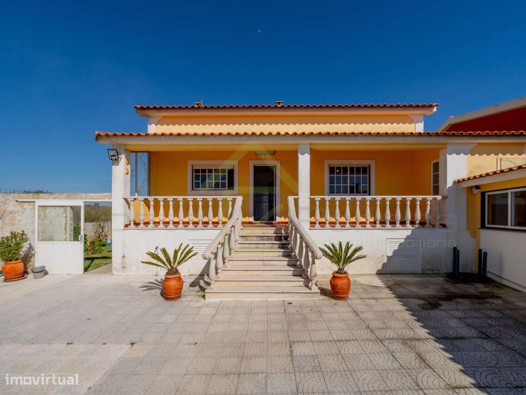 Moradia T2+2 com piscina e vista Mar-34