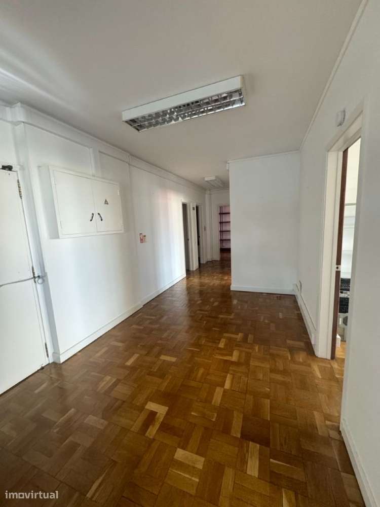 Fantástico escritório na Avenida da República - Grande imagem: 4/17