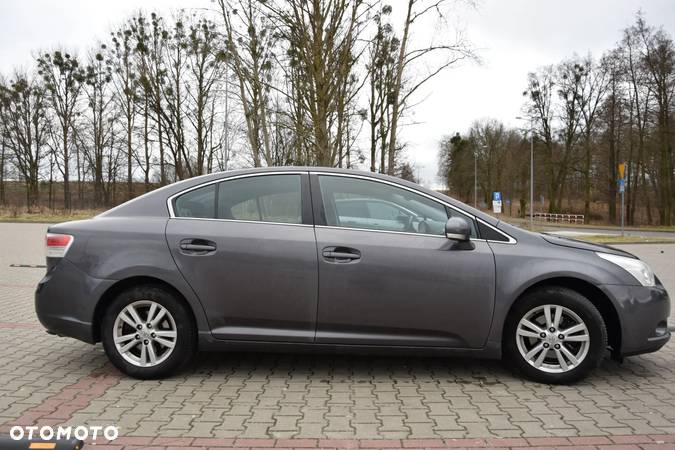 Toyota Avensis 1.8 Sol - 6