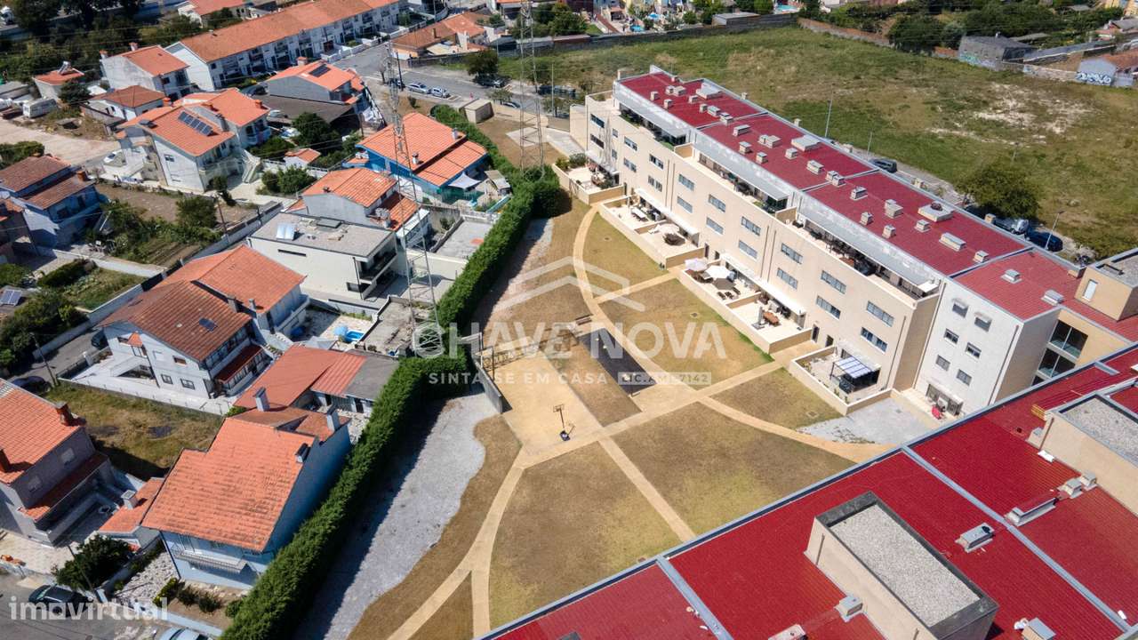 T3 em Matosinhos | Áreas Generosas, Garagem Box e Varanda Vista Mar-32