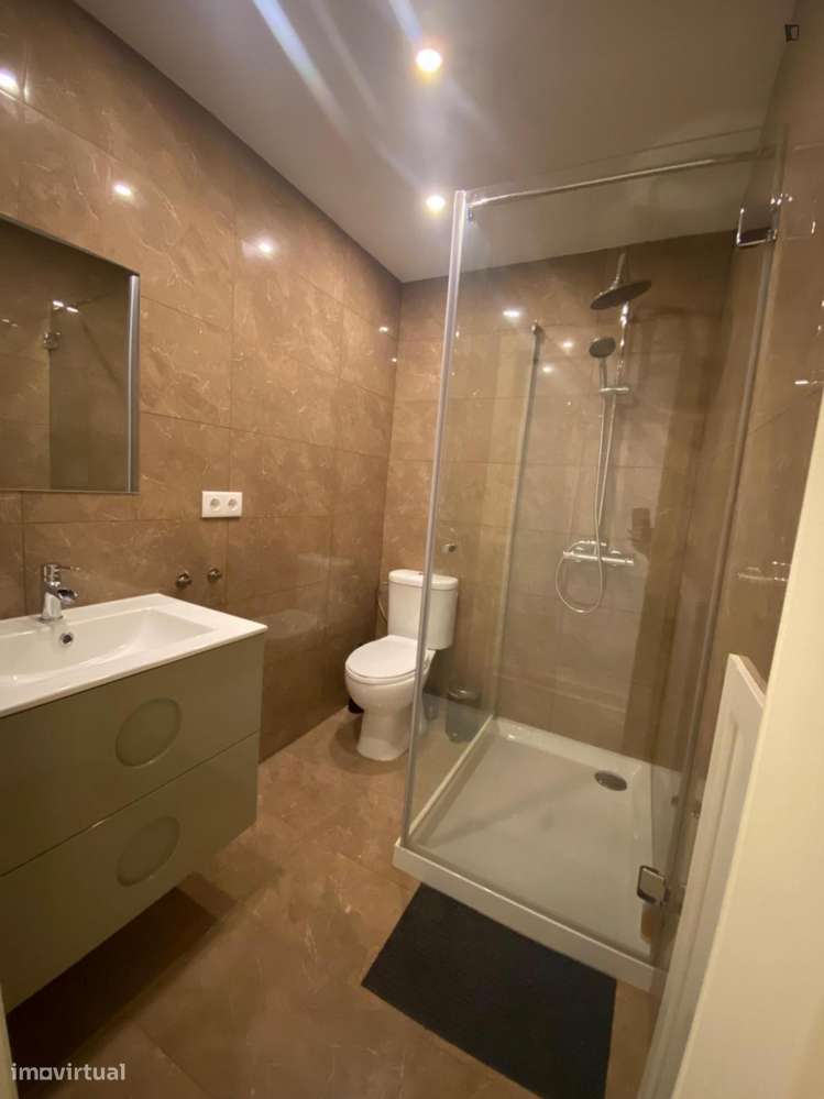 Quarto - localizado em Baixa Coimbra - Grande imagem: 4/5