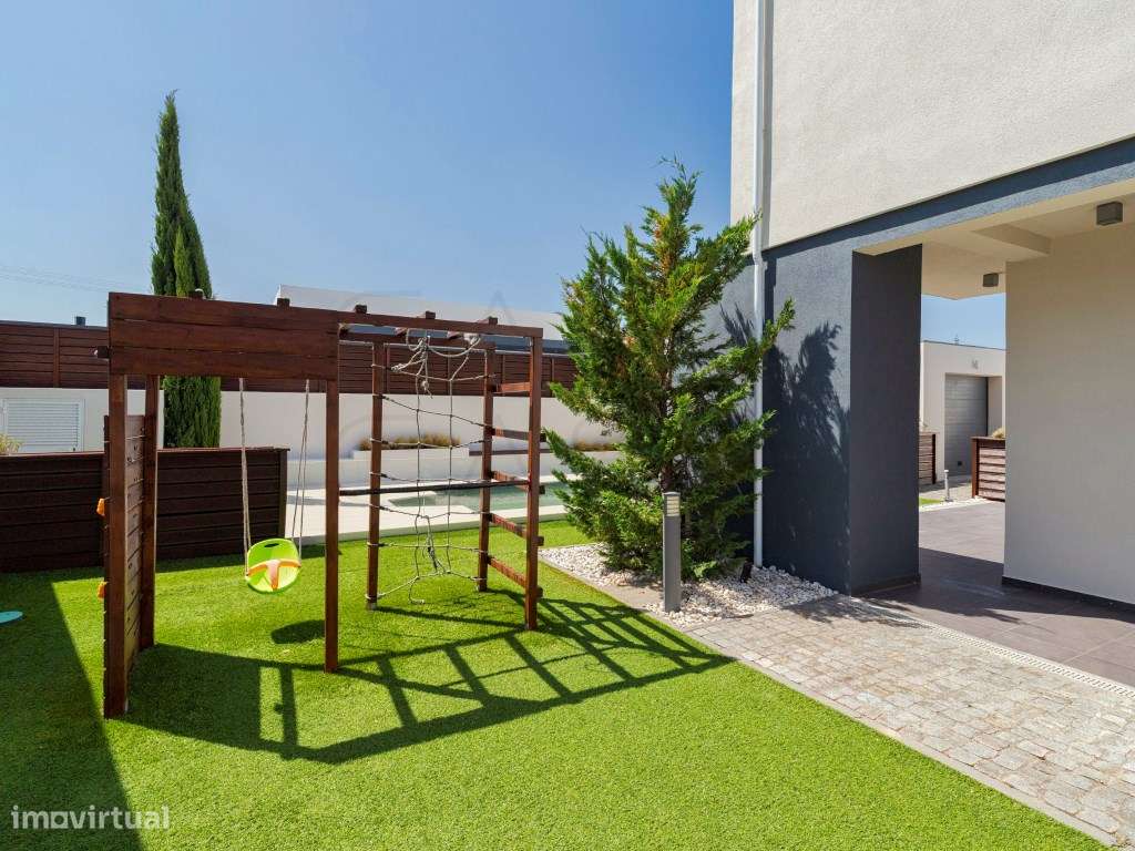 Moradia T3 com Piscina nos Jardins de Santiago - Setúbal-30