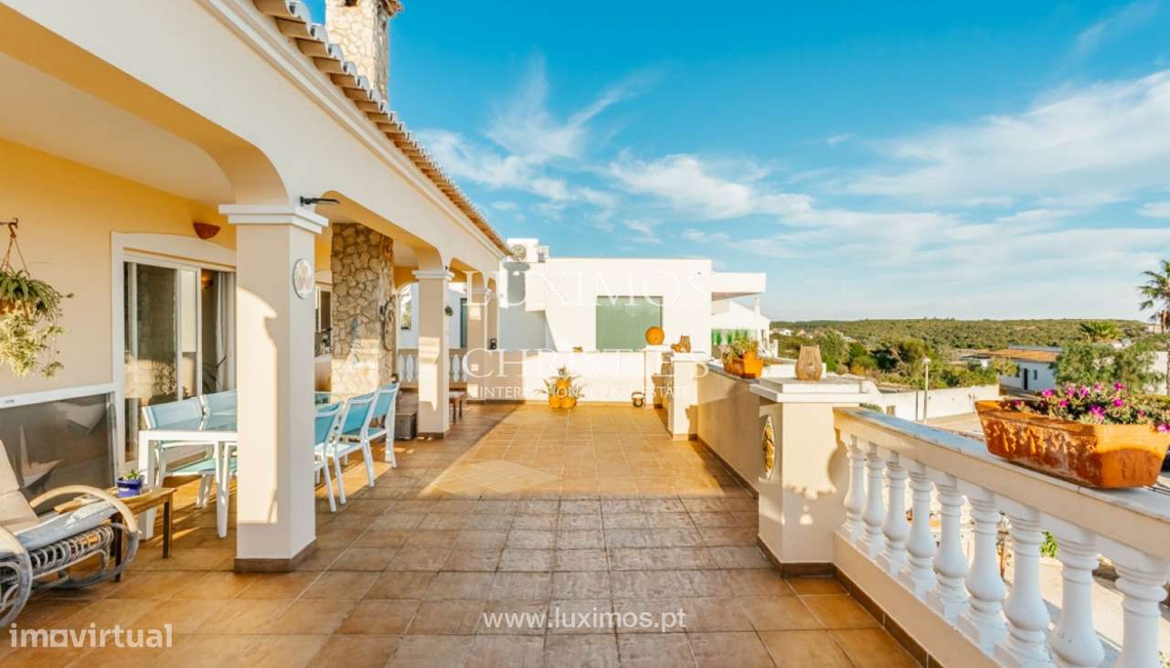 Moradia com piscina e garagem para venda em Salema, Algarve-22