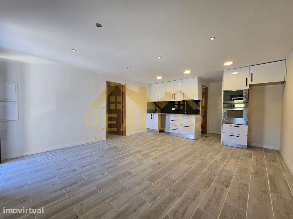 Moradia Totalmente Remodelada com Dois Apartamentos em Beiriz - Opo... - Grande imagem: 2/24