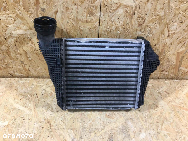 PORSCHE MACAN INTERCOOLER PRAWY 95B145804B - 1