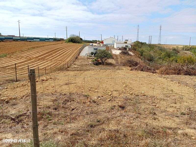 Terreno a 500 metros do centro Autoguia da Baleia-1