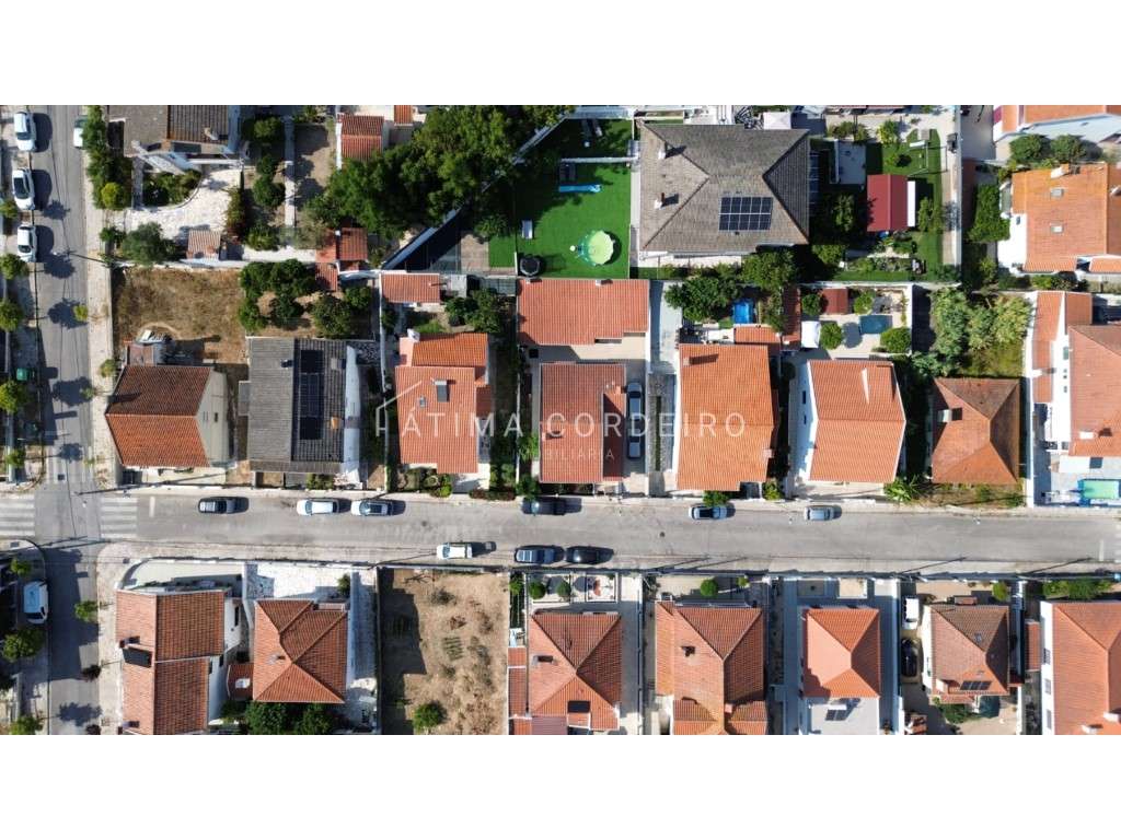Moradia Isolada T5 em Lote de 375m² Excelente Estado - Sobreda-14