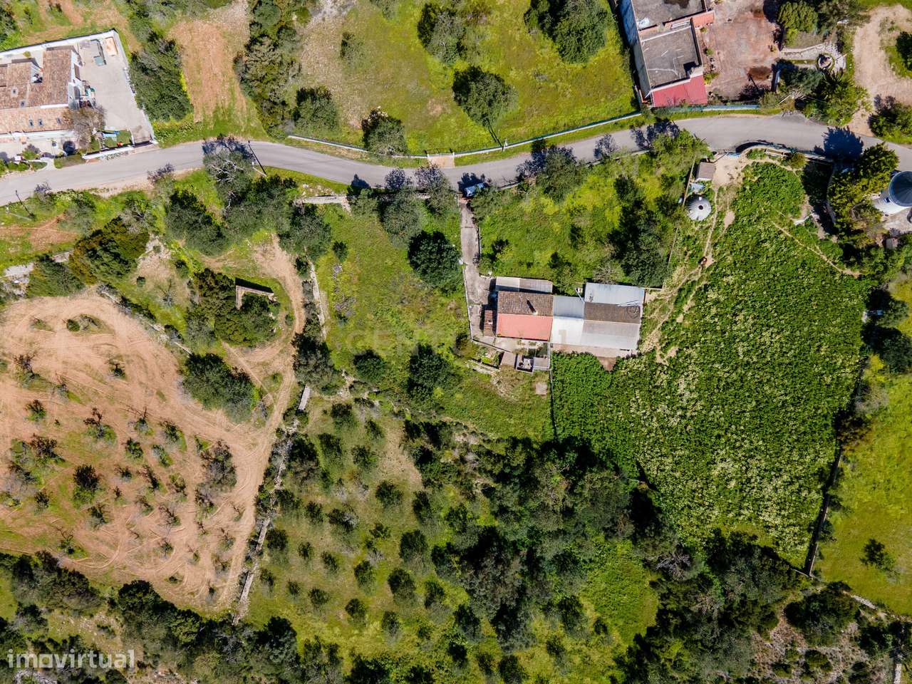 Terreno de 2.470 m² com CASA ANTIGA e Potencial de Construção (300 m²) - Grande imagem: 5/15