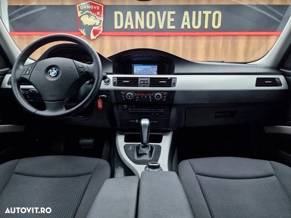 BMW Seria 3 320d DPF Touring Aut. - 17