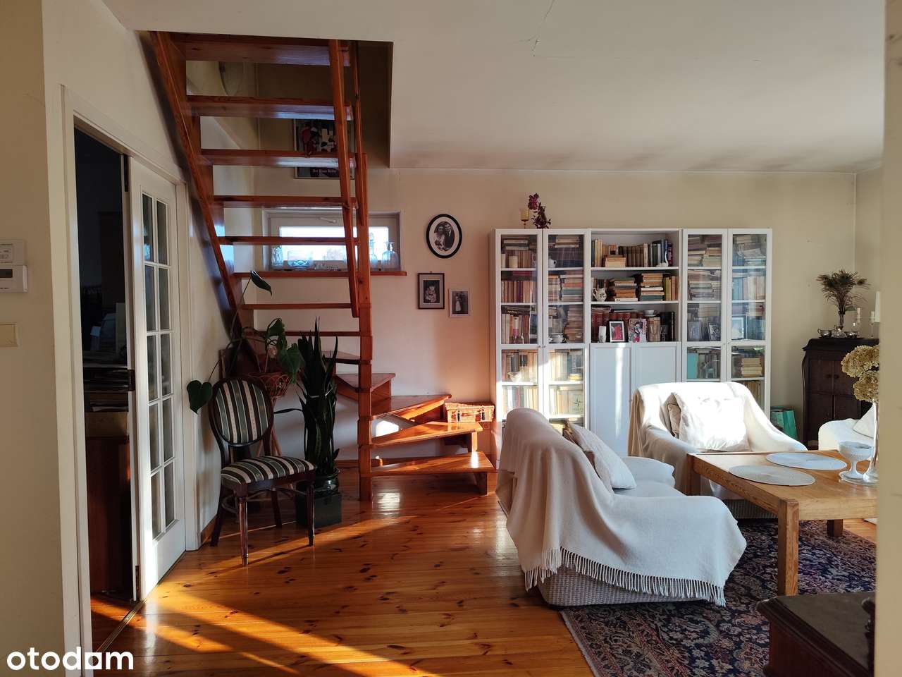 Dom z piękną działką, dojazd - 10 minut pociągiem od Wrocławia-5