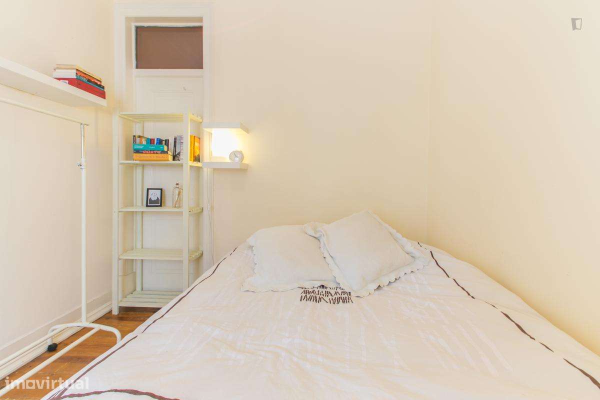 Quarto - localizado em Intendente Lisbon - Grande imagem: 4/18