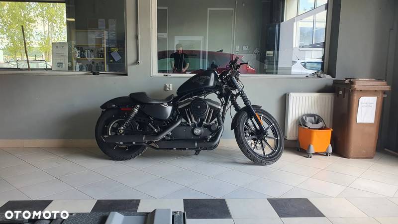 Harley-Davidson Sportster Iron 883 - 13