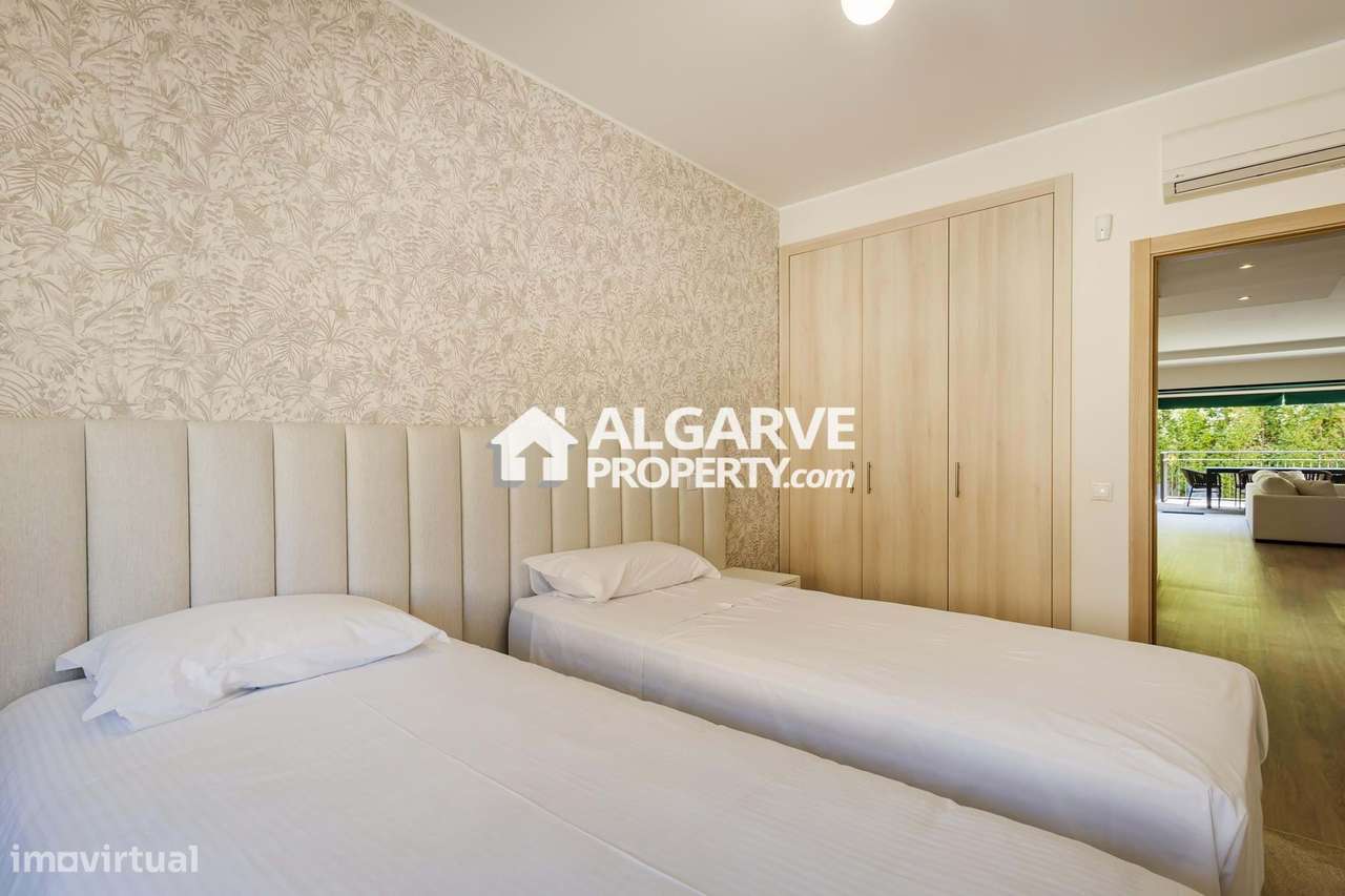 Moradia moderna V6 em condomínio com piscina. Perto de Vilamoura e pra-12