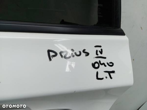 TOYOTA PRIUS IV Drzwi tył lewe 040 Uszkodzone - 6