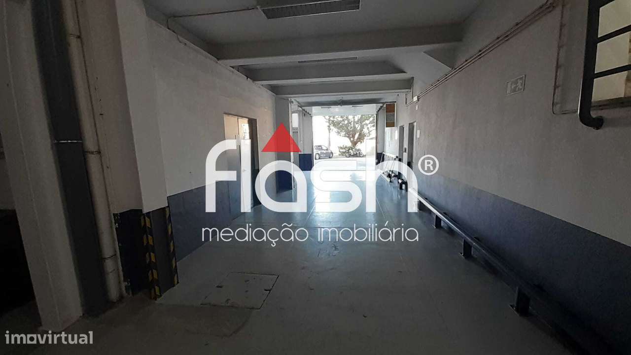 Armazém em Edifício empresarial no Cacém - Grande imagem: 4/9