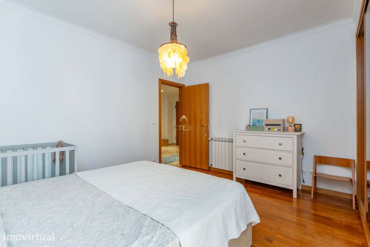 Maravilhoso T2 no coração da Bobadela - Grande imagem: 4/28