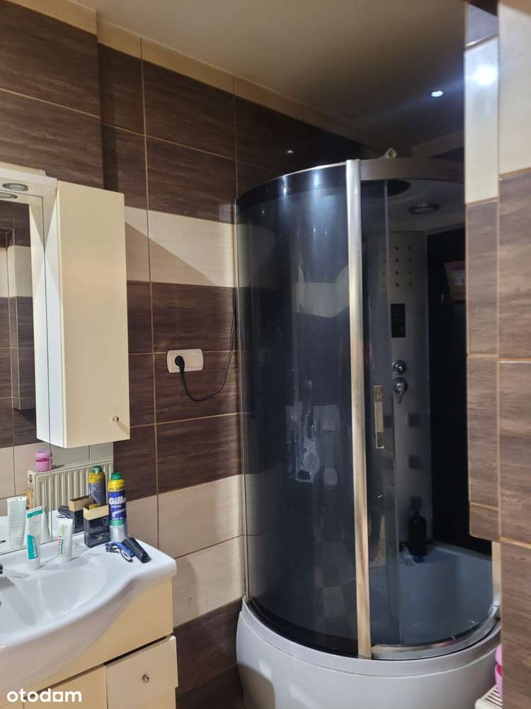 Przestronny dom z garażem-8