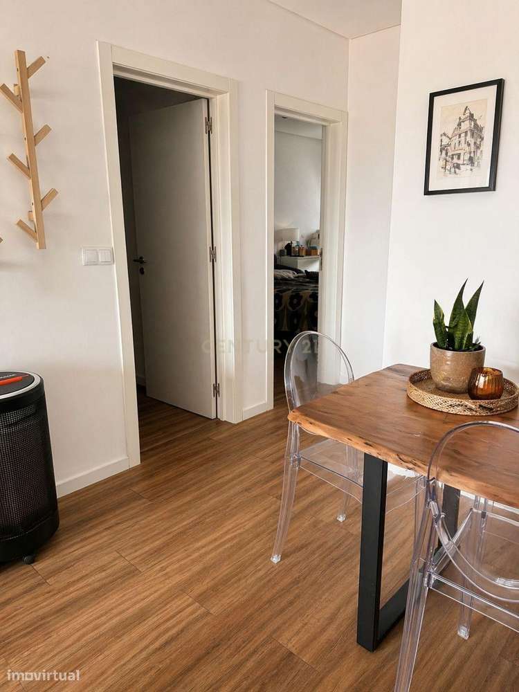 Apartamento T2 Remodelado a poucos minutos da Estação da Reboleira-3