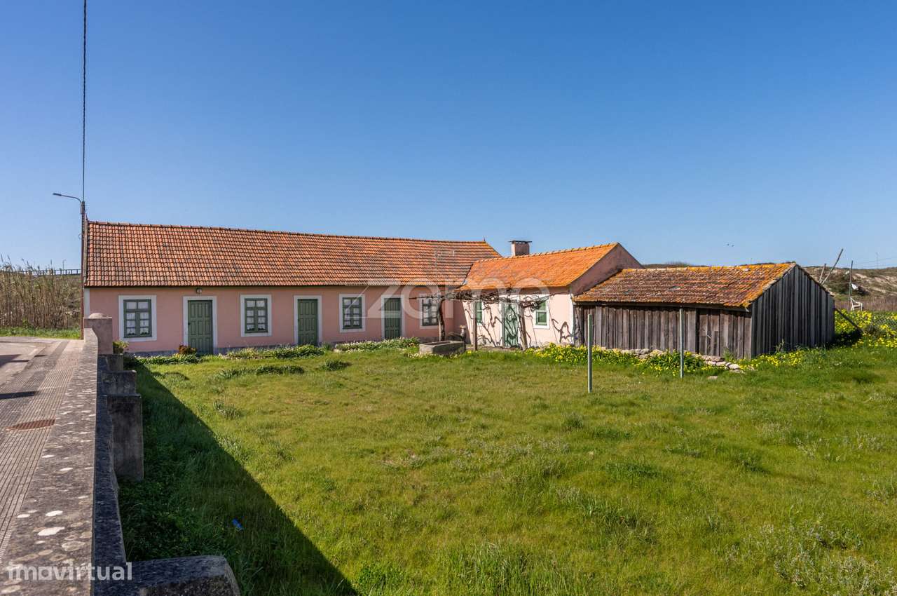Casa térrea com terreno a 250 metros da praia da Torreira - Grande imagem: 2/23