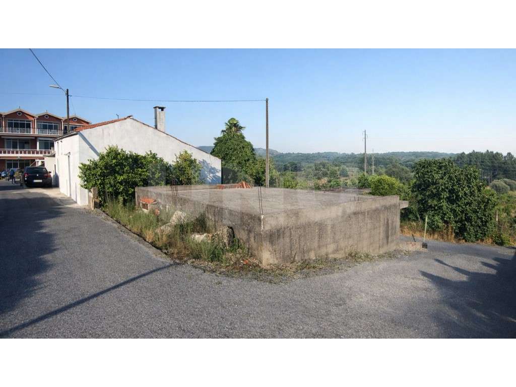 Terreno urbano com casa para recuperar + terreno rústico adjacente ... - Grande imagem: 3/10