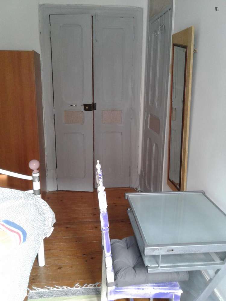 Quarto - localizado em Anjos Lisbon - Grande imagem: 3/12