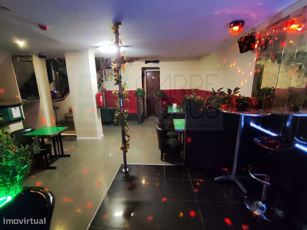 VENDA DE BAR - ESPAÇO COMERCIAL COM LICENÇA DE DIVERSÃO NOCTURNA - Grande imagem: 5/43