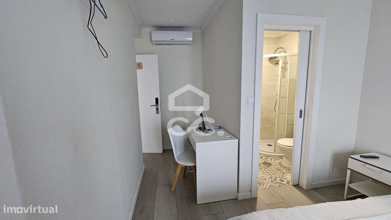 Alojamento com 10 quartos, pronto a rentabilizar, com obras recentes e-41