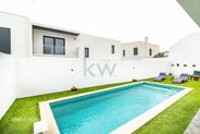 Moradia isolada duplex T4 com piscina, jardim e estacionamento para 4 - Miniatura: 47/57