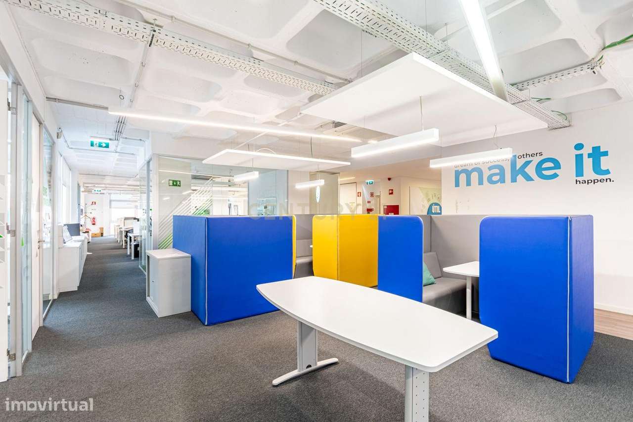 Edifício de escritórios moderno em Carnaxide, Oeiras-21