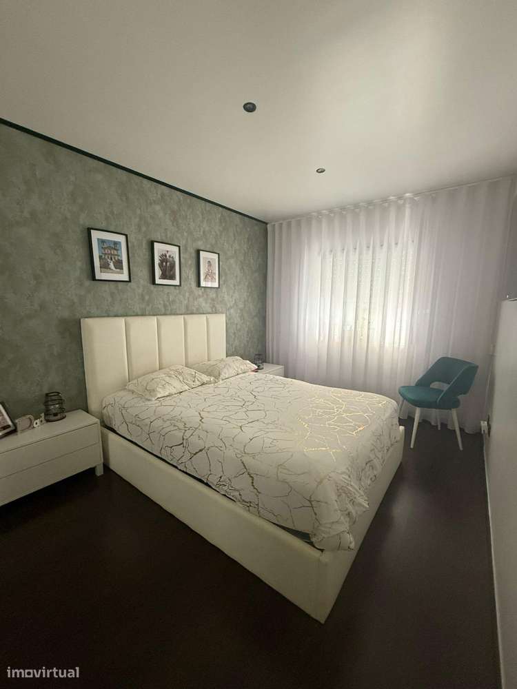 Moradia geminada Bi-Familiar T3 + T1 — Dois espaços...-17