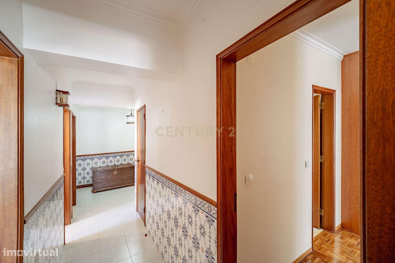 Apartamento T3 em Amora, Seixal - Oportunidade Única!-26