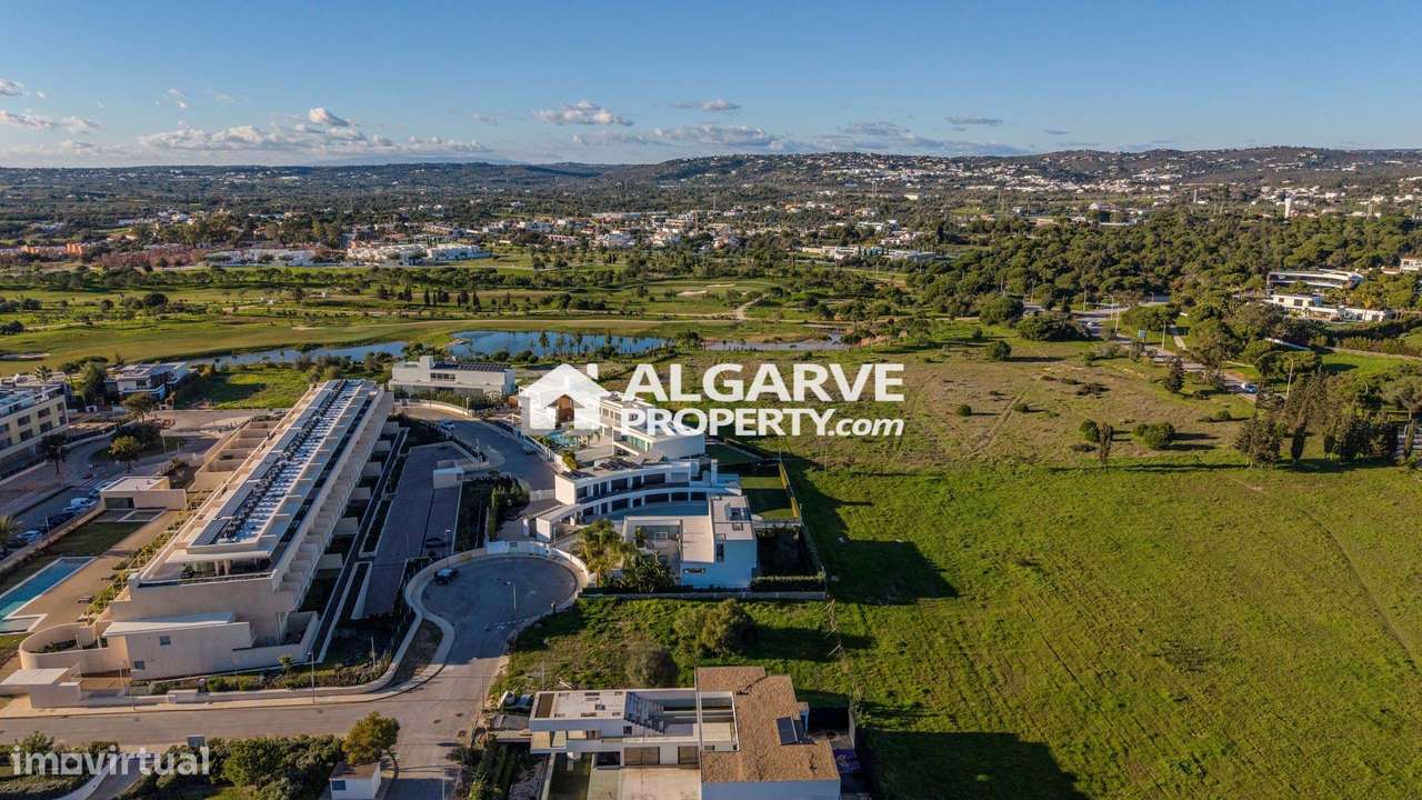 Lote de Terreno Premium Virado a Sul para Venda no Centro de Vilamoura - Grande imagem: 3/13