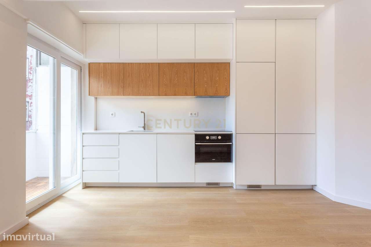 T2 Totalmente Remodelado | Rua da Senhora da Glória – Lisboa-13